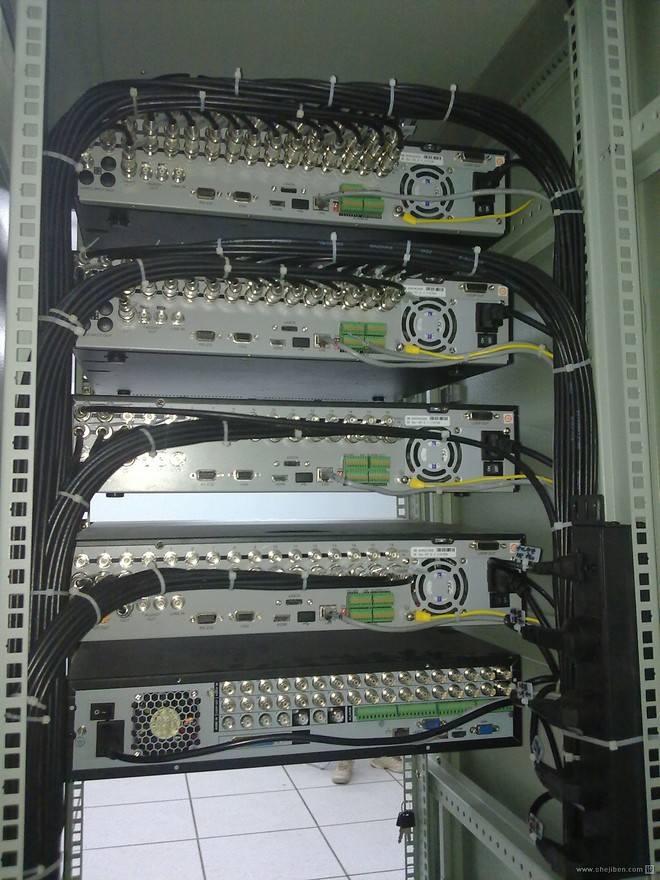 还会要求企业提供资质的有效性证明、技术人员证明、同类项目业绩证明等相关材料