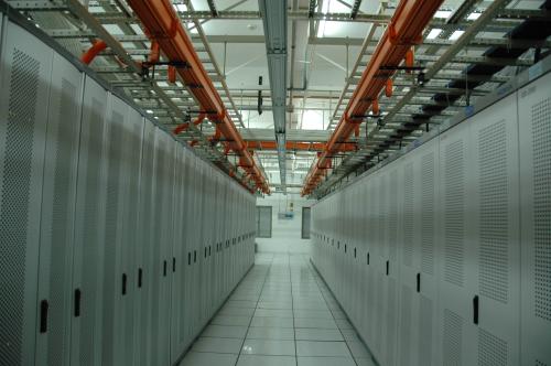 学校确立了“以美育、致未来”的办学理念与“美好与我、未来与国”的校训精神