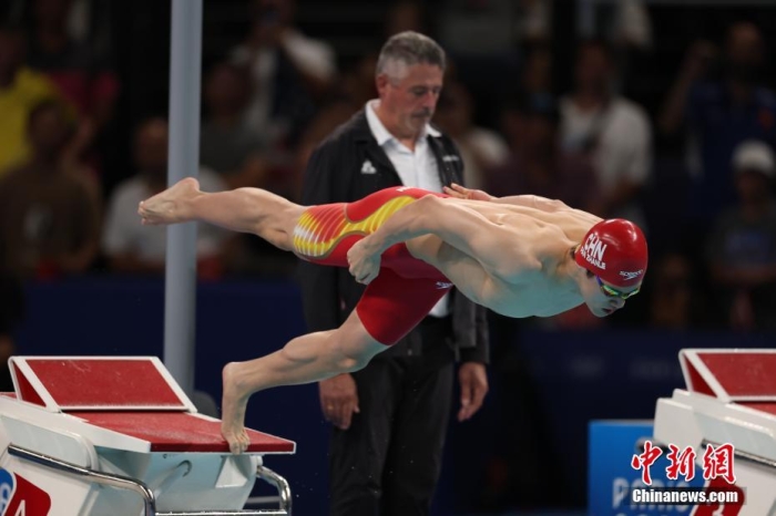 潘展乐以46秒40刷新世界纪录夺金，中国三人男篮