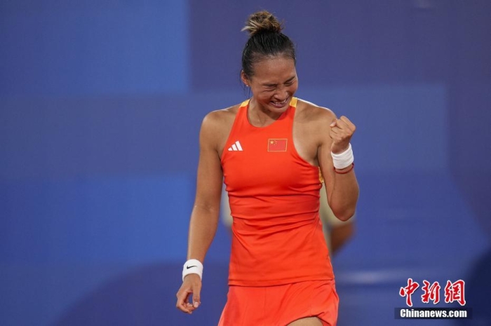 潘展乐以46秒40刷新世界纪录夺金，中国三人男篮