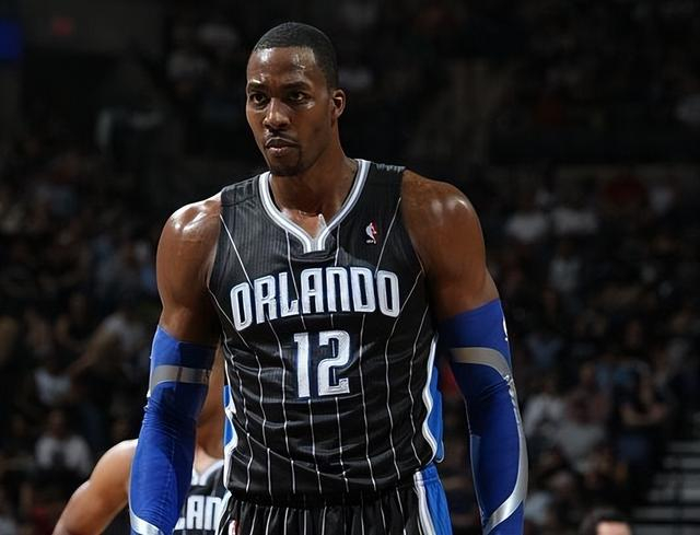 文班亚马三年级数据全面碾压霍华德 马刺战绩高