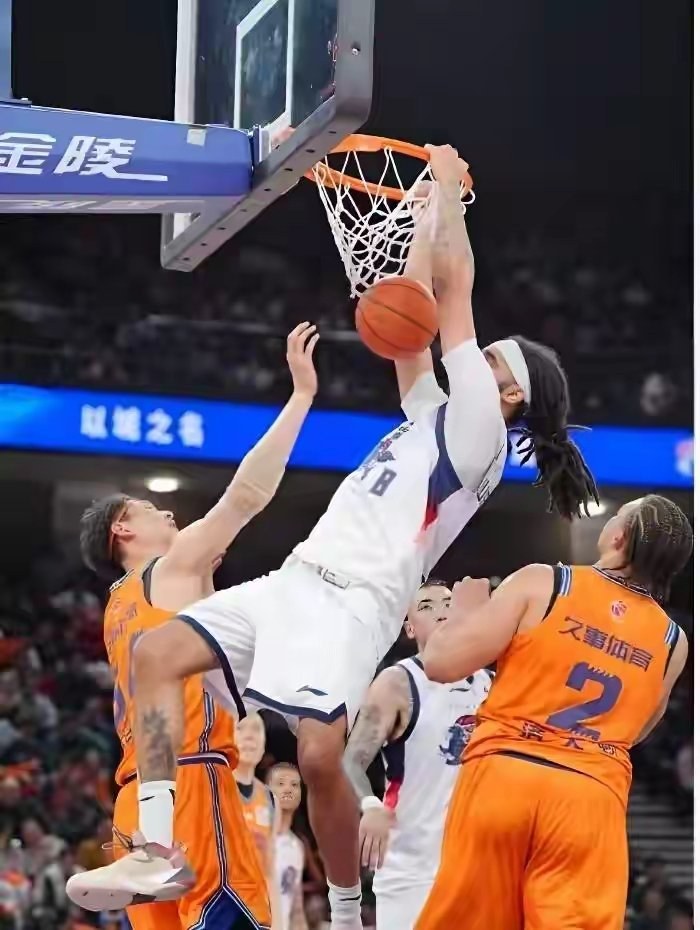 河南双帅战术哲学碰撞：激情与冷静的足球博弈