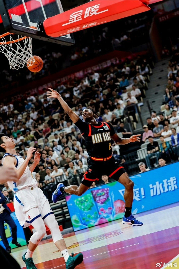 深圳109-94大胜广厦，上海队领跑CBA联赛