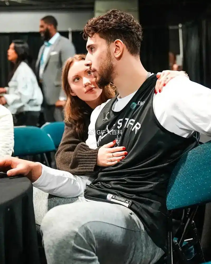 火箭0-2落后历史罕见 申京低迷遭队友质疑